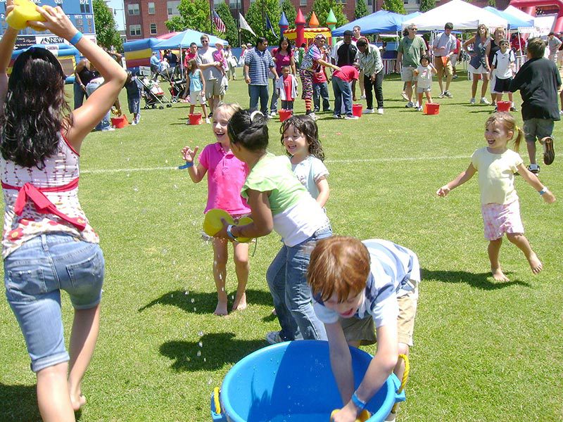 water balloon fight