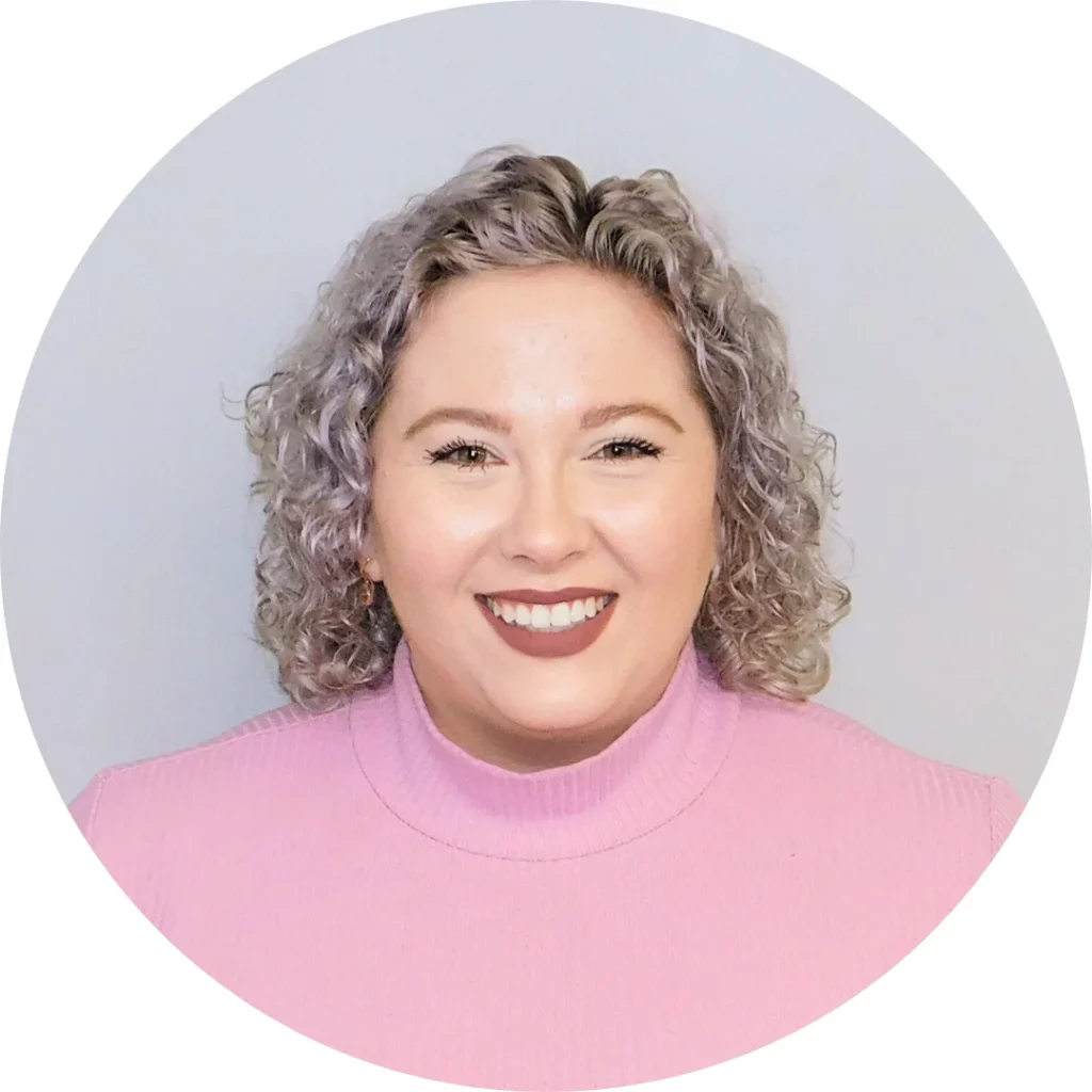 Person with curly hair, pink top